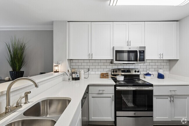 Broadway 2BR, 2BA - 1,116SF - Kitchen - 45Eighty Dunwoody