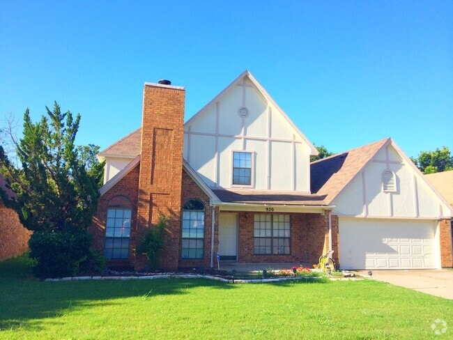 Building Photo - Elegant 4-2.5 featuring amazing upgrades! Rental