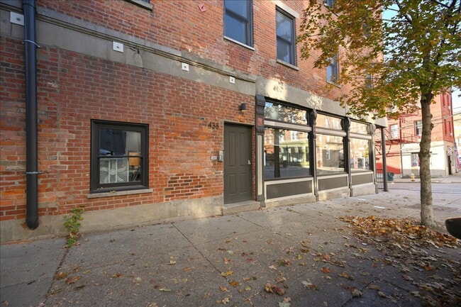 Building Photo - 433 E 13th St Unit 6