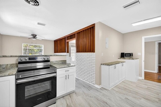Photo - 1310 W Woodlawn Ave