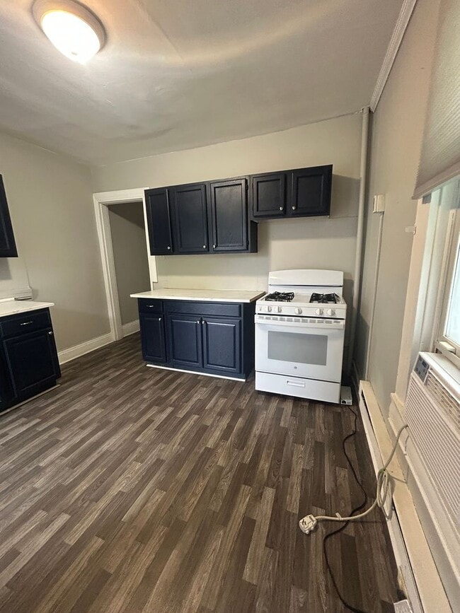 Photo - 654 W King St Unit Apartment 2