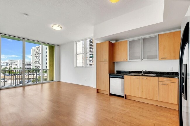 Building Photo - 1350 NW 8th Ct Unit B1-5