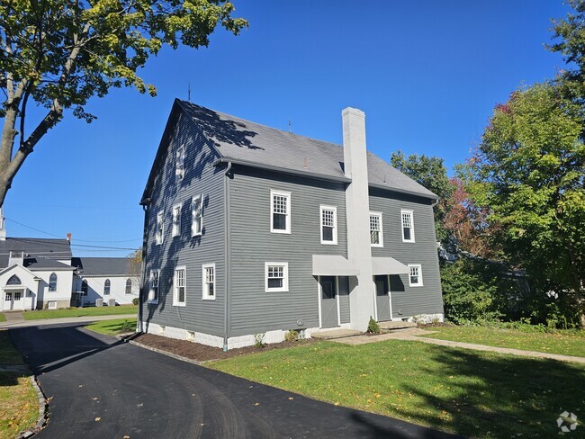 Building Photo - 7 Maple St Rental