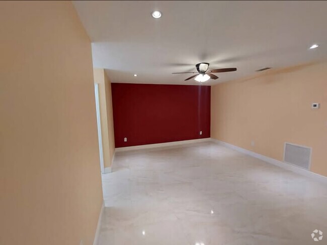 Building Photo - 1050 SW 137th Ct Unit 137th SW Rental