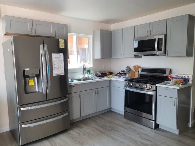 Photo - 11017 Condon Ave