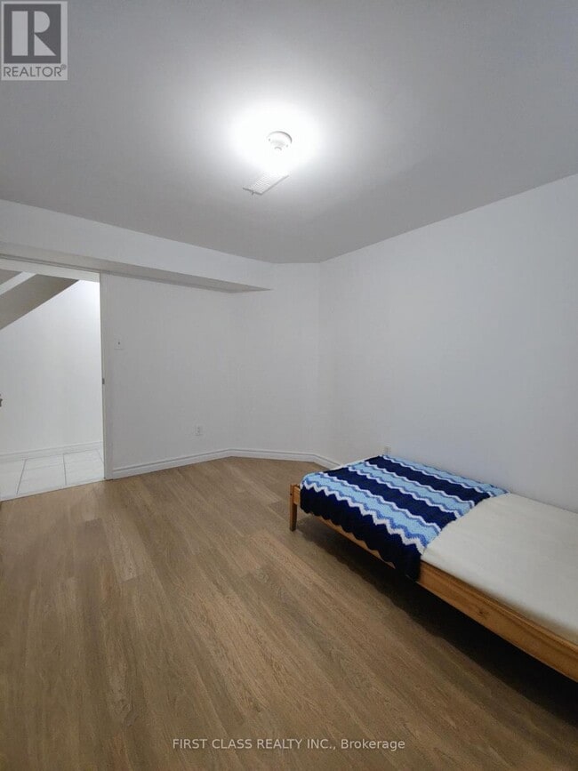 Photo - 27 Macklingate Ct