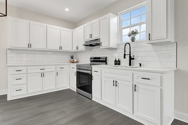 Photo - 2412 Lucas St