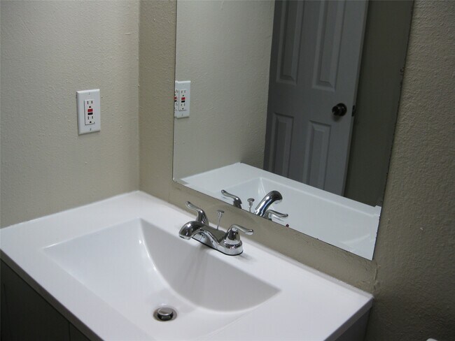 Photo - 3010 Oakdale St Unit 4