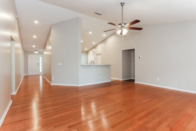 Photo - 14090 Crestwick Dr W