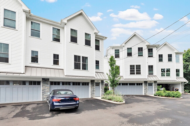 Photo - 888 Oldfield Road Condo