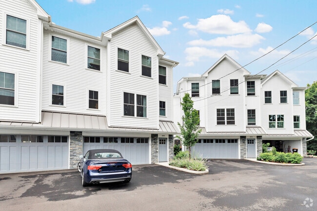 Building Photo - 888 Oldfield Road Rental