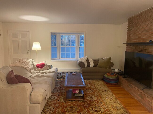 Photo - 3 bed, 1 1/2 Bath House