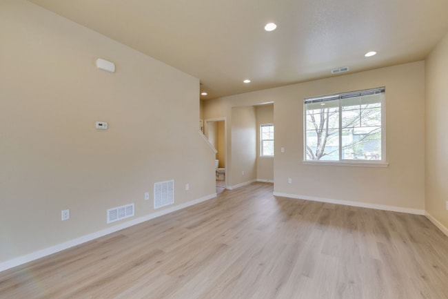 Photo - 409 Toronto St