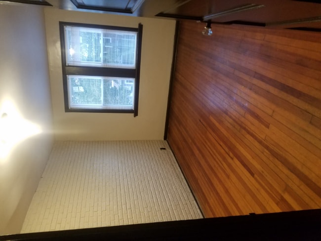 Photo - 1080 Priestley Ave