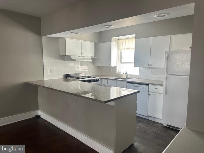 Building Photo - 308 Delancey St