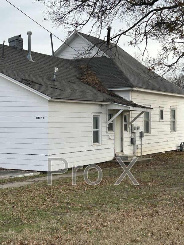 Building Photo - 1007 E Madison St Unit 1007 E Madison 1/2 Apt B