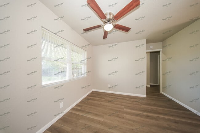 Photo - 5910 S Ross Ave