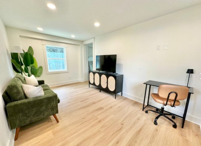 1313 Live Oak St