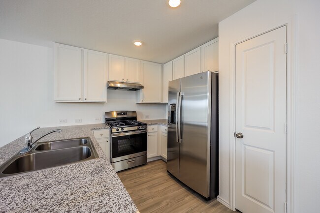 Photo - 8182 Nube Medina