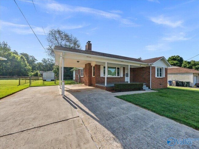 Photo - 422 Karter St NW