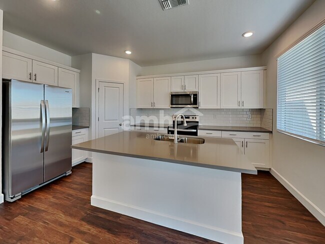 Photo - 8815 N 171st Dr