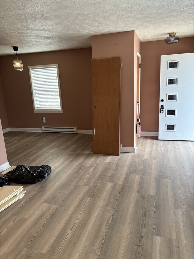 Dining room and front entrance - 701 Ferndale Ct Unit 701 Ferndale Court