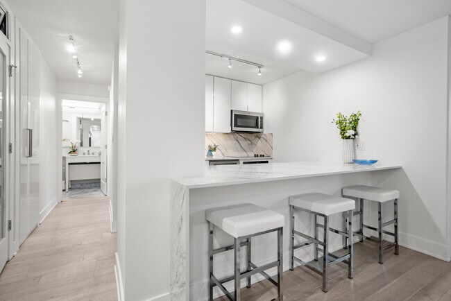 Photo - 88 W Schiller St Unidad 904 Rental