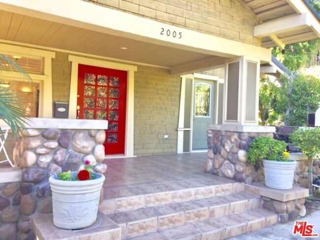 Photo - 2005 Beachwood Dr