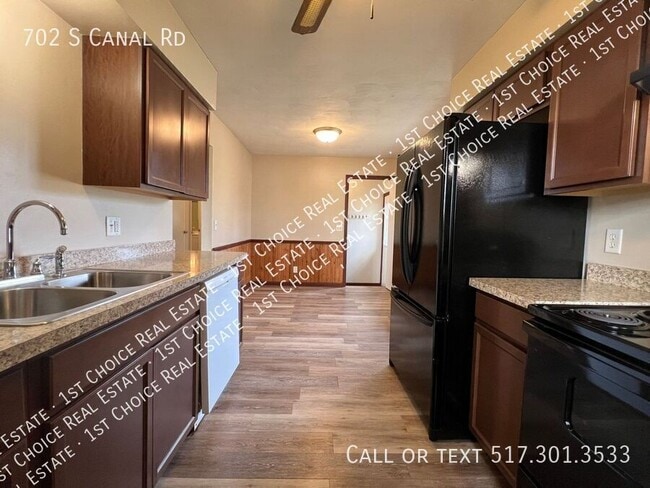 Photo - 702 S Canal Rd
