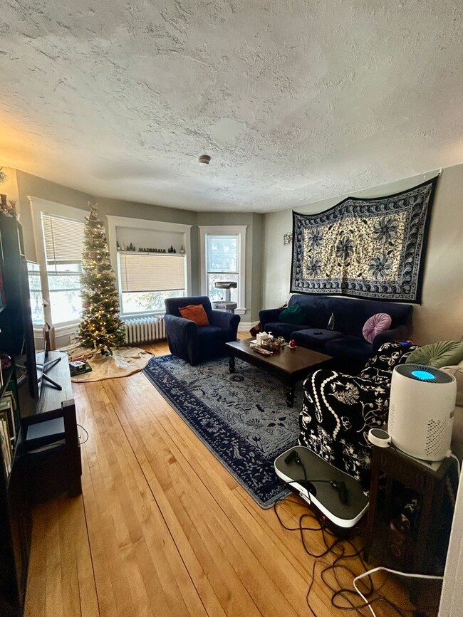 Photo - 1122 E 5th St Unit Upper