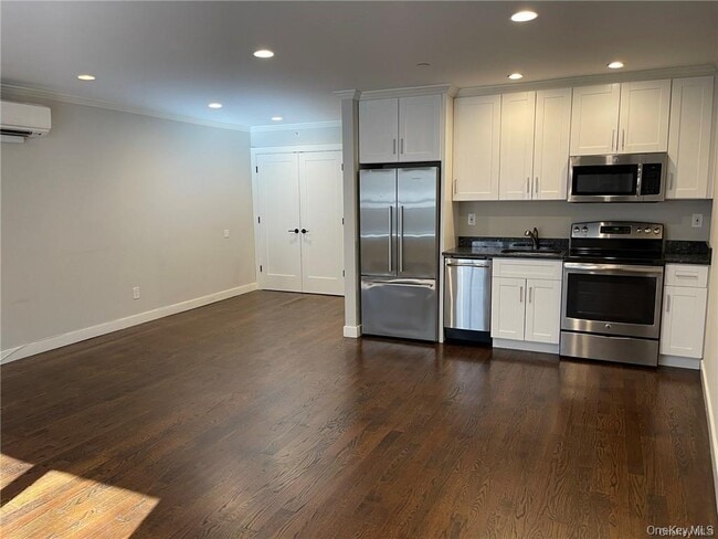 Building Photo - 17 Cedar St Unit 5