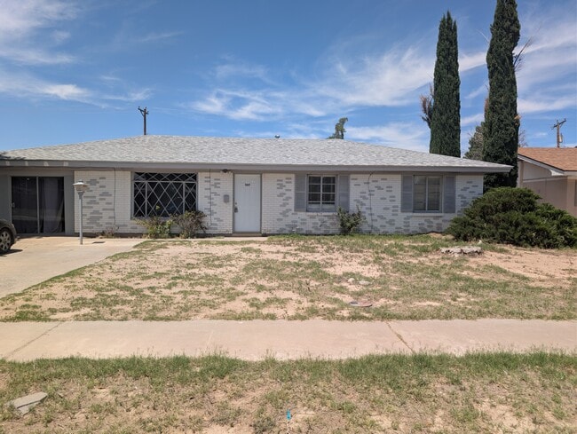 Building Photo - 507 E Mescalero Rd