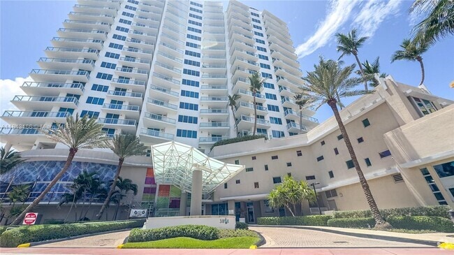 Building Photo - 3801 Collins Ave Unit 1105 Rental