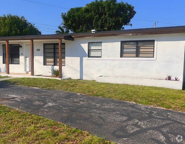Building Photo - 3361 NW 5th Pl Unit 0 Rental