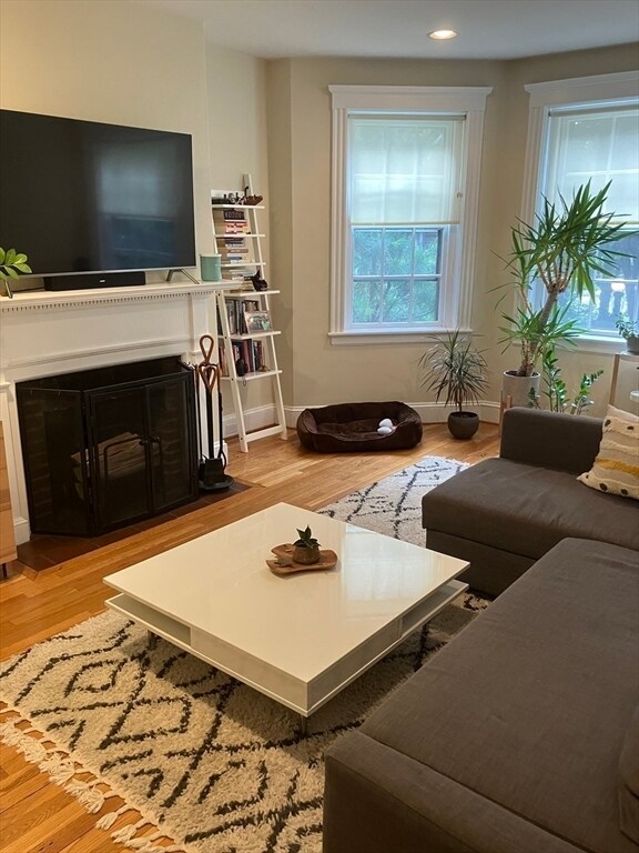 Building Photo - 43 Linnaean St Unit 1 Rental
