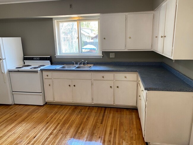 Photo - 1339 Grand Ave Unit Lower