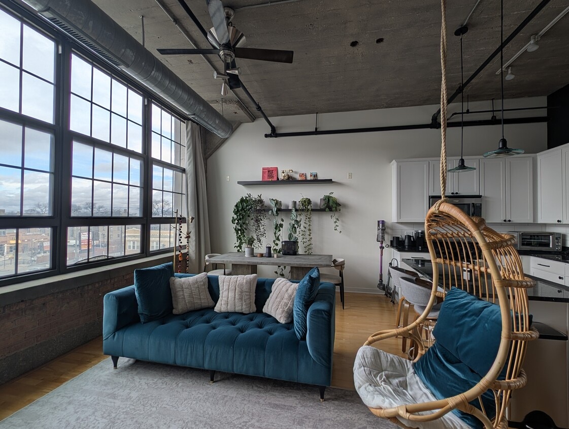 Photo - 3963 W Belmont Ave (Chicago, IL)