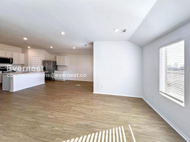 Photo - 104 E Sunbelt Ct