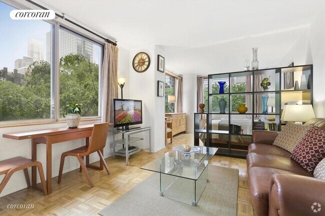 Building Photo - 350 W 50th St Rental