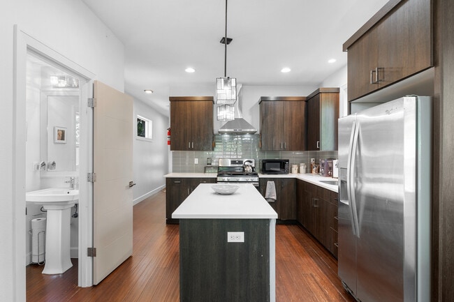 Photo - 6435 NE Pacific St