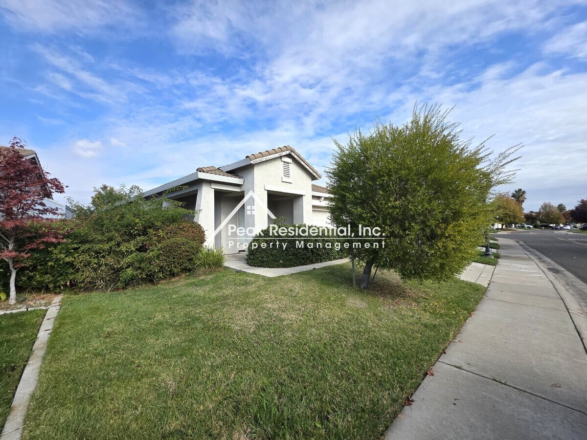 Photo - Spacious Natomas 3bd/2ba Home with 2 Car Garage