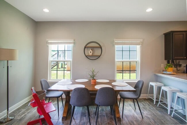 Photo - 141 Iron Horse Dr W