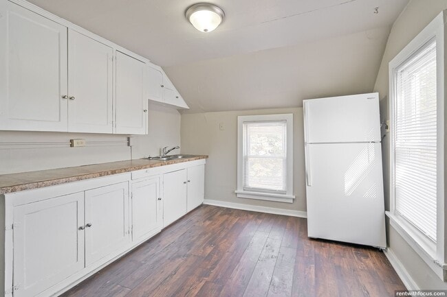 Building Photo - 725 E Main St Unit B Rental