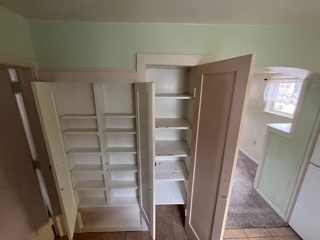 Despensa - 1824 E San Rafael St