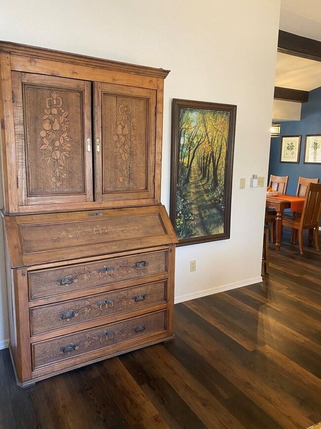 Photo - High end, professionally decorated, single level 3 BR home with furnished screened porch  in Leis...