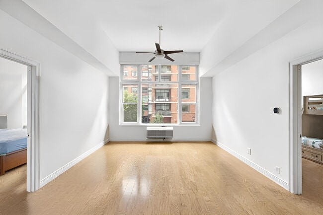 Building Photo - 1500 Hudson St Unit 2M