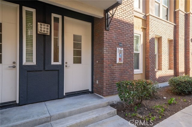 Photo - 648 W 1st St
