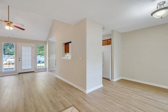 Photo - 102 Silverton Rd