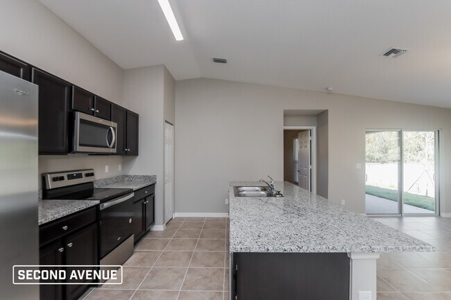 1155 Gawain Rd