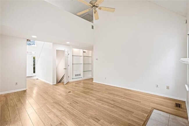 Photo - 5962 Rosie Ln SE